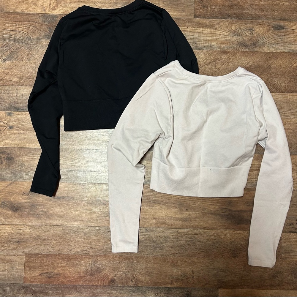 aerie Crop Long-Sleeve Tops - Black & Light Beige - Picture 6 of 6